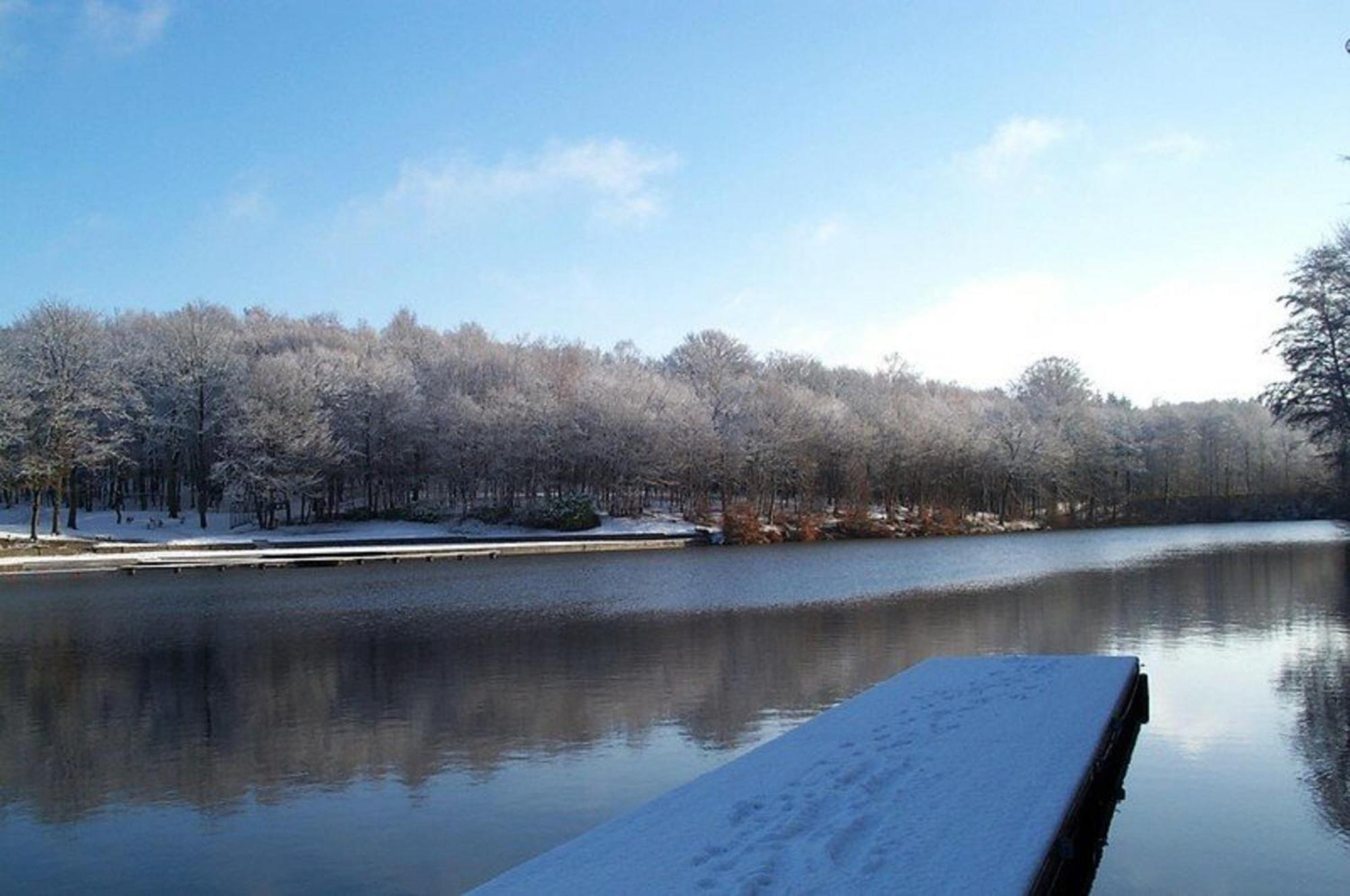 Hotel Ibis Les Etangs Des Moines Fourmies Exteriér fotografie