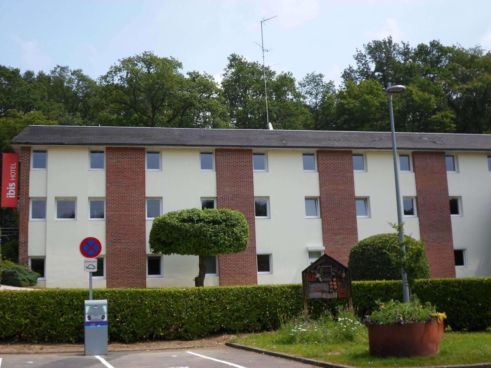 Hotel Ibis Les Etangs Des Moines Fourmies Exteriér fotografie